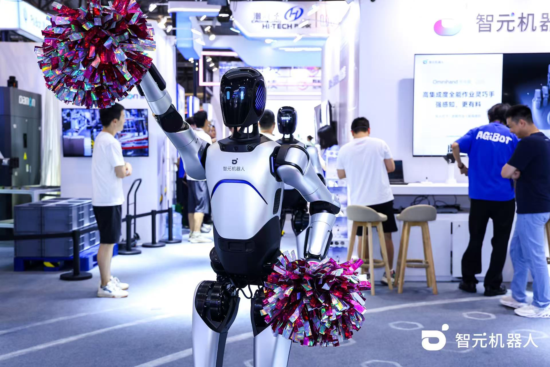 人生就是博机器人 WAIC 首日展台火爆，机器...